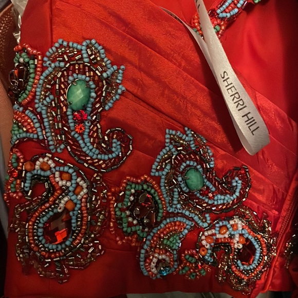 Sherri Hill size 2, with POCKETS! Gorgeous beads and stone work. - Picture 4 of 9